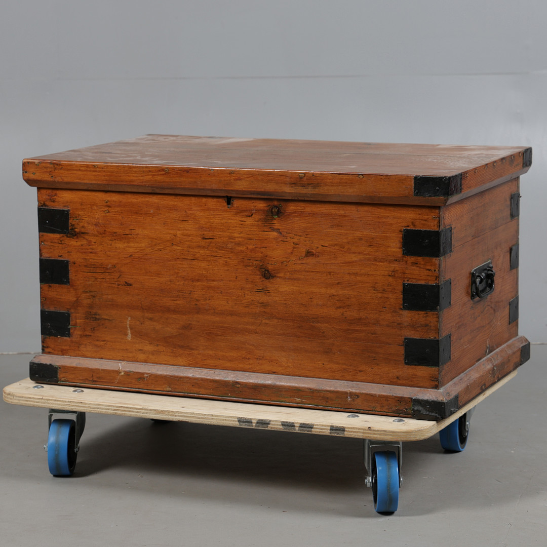 AN EARLY 20TH CENTURY PINE AND METAL BOUND CARPENTERS TOOL CHEST.