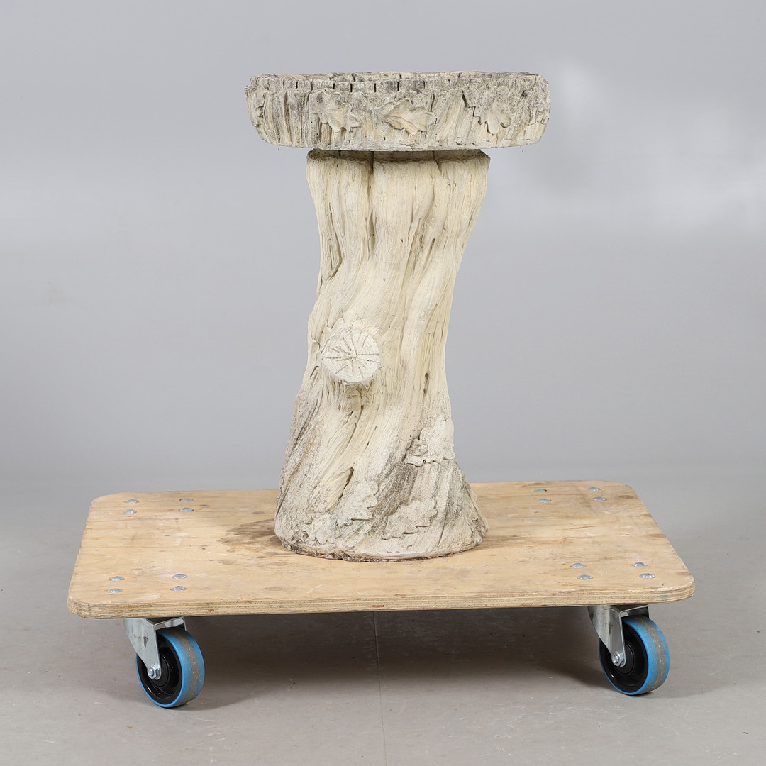 A MODERN RECONSTITUTED BARK EFFECT STONE BIRD BATH.
