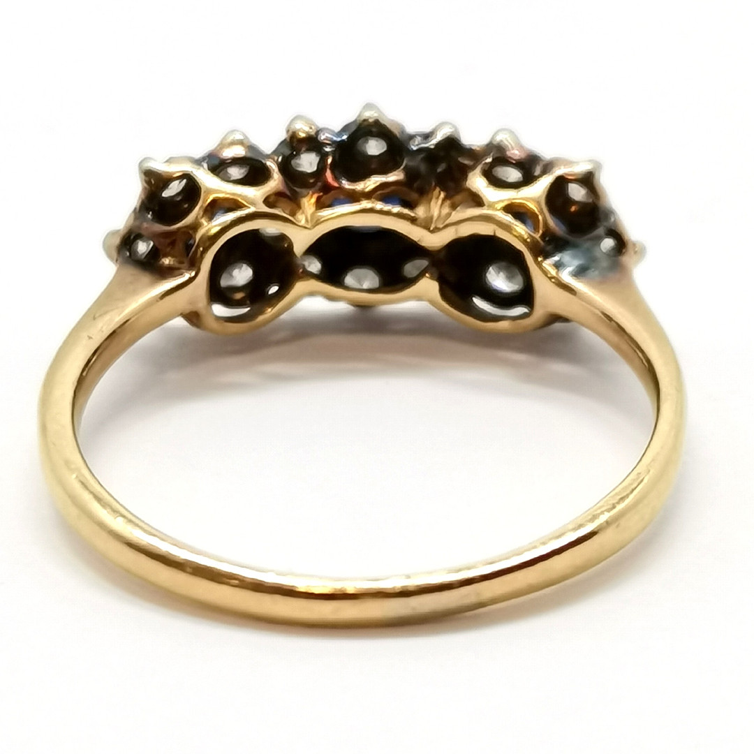 18ct GOLD SAPPHIRE & DIAMOND RING.