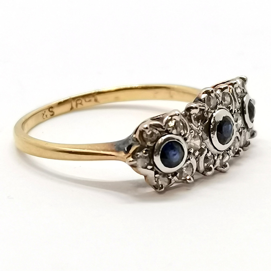 18ct GOLD SAPPHIRE & DIAMOND RING.
