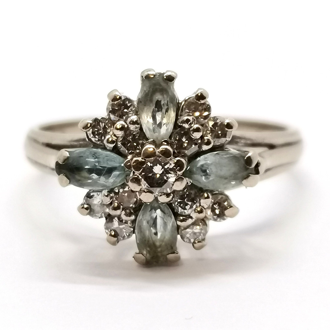 18CT WHITE GOLD AQUAMARINE & DIAMOND CLUSTER RING.