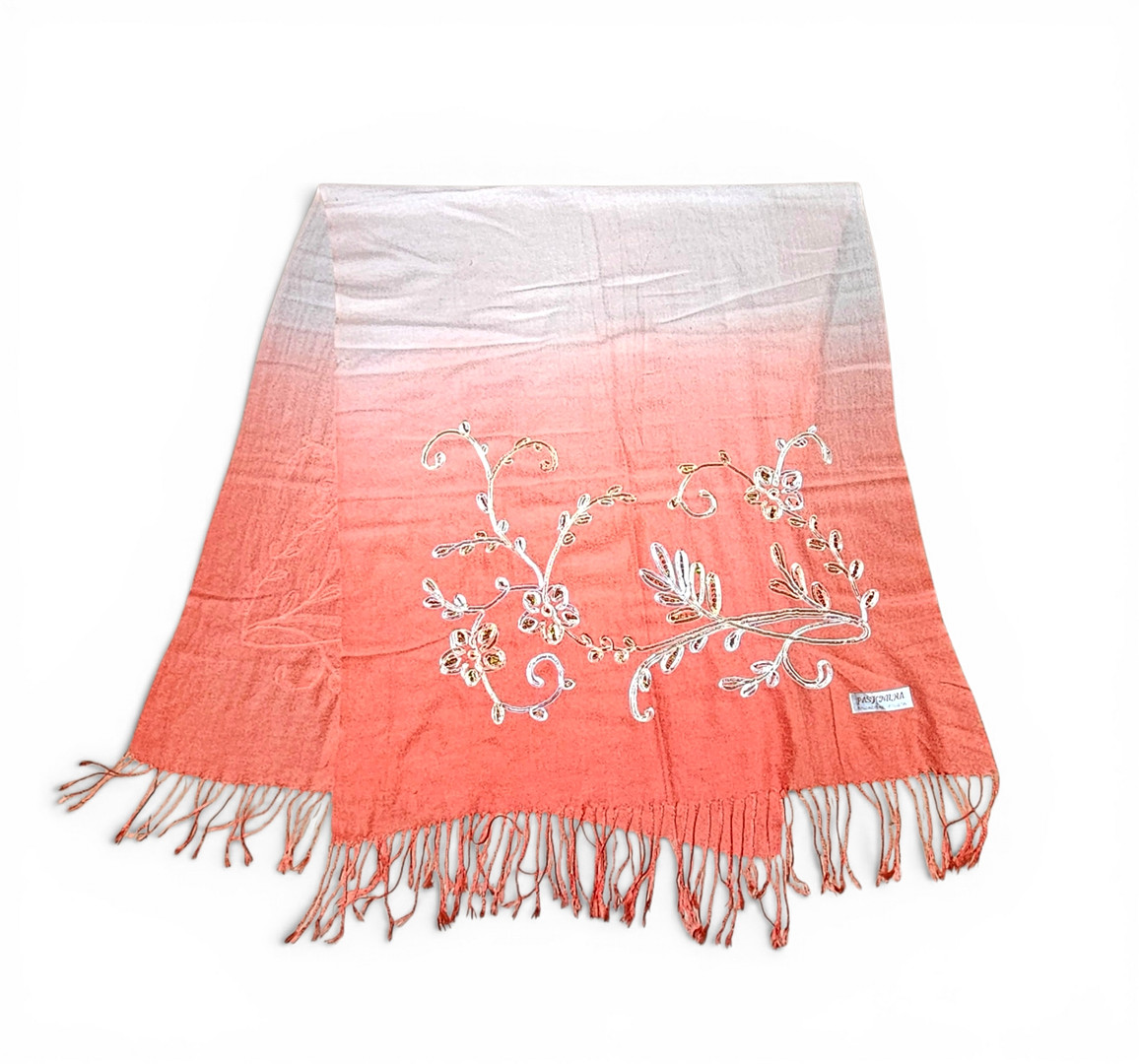 Pashmina bordada color salmón en degradé con pailletes. En seda y cachemire. A estrenar.