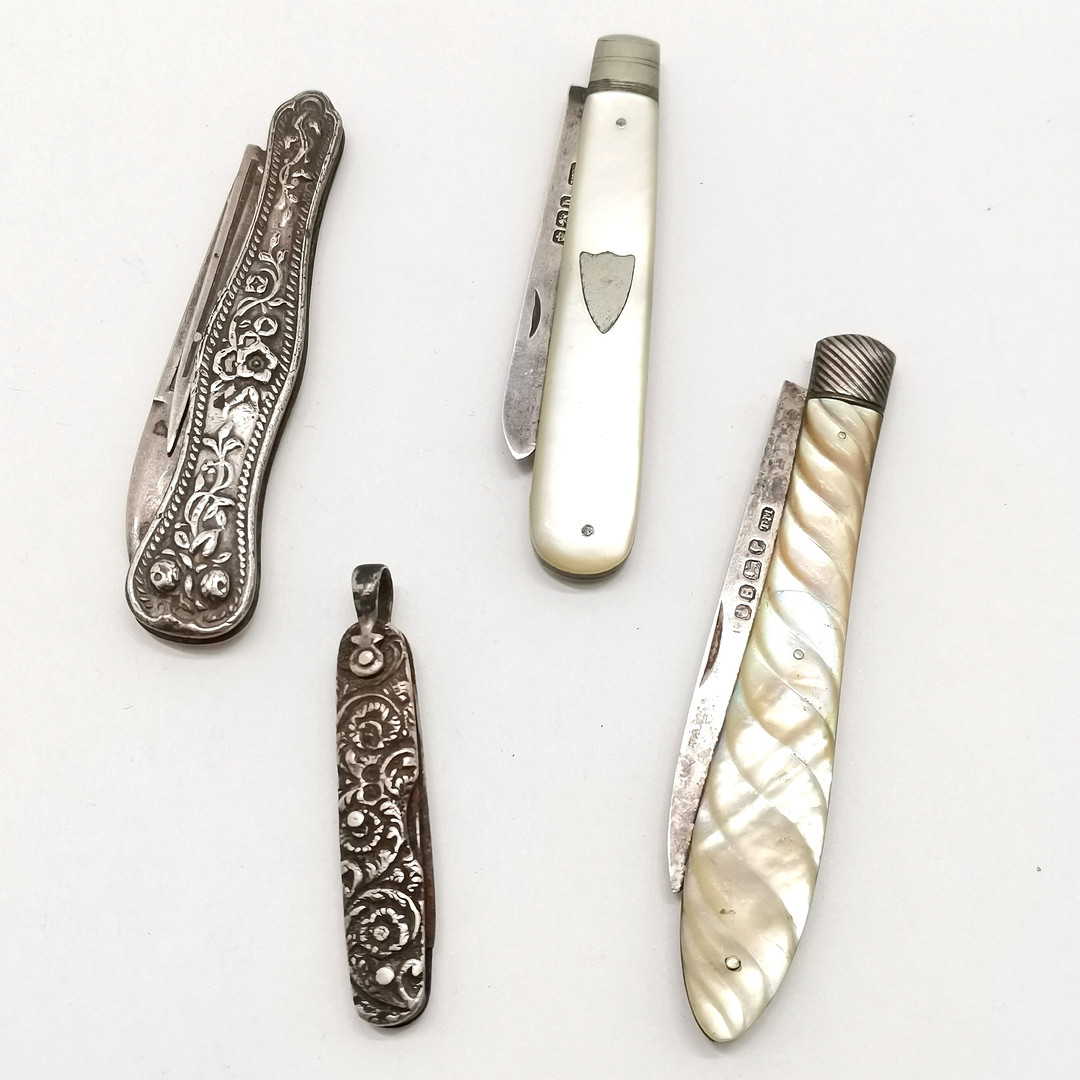 4X ANTIQUE SILVER FRUIT & PENKNIVES - 2 W/ MOTHER OF PEARL HANDLES.