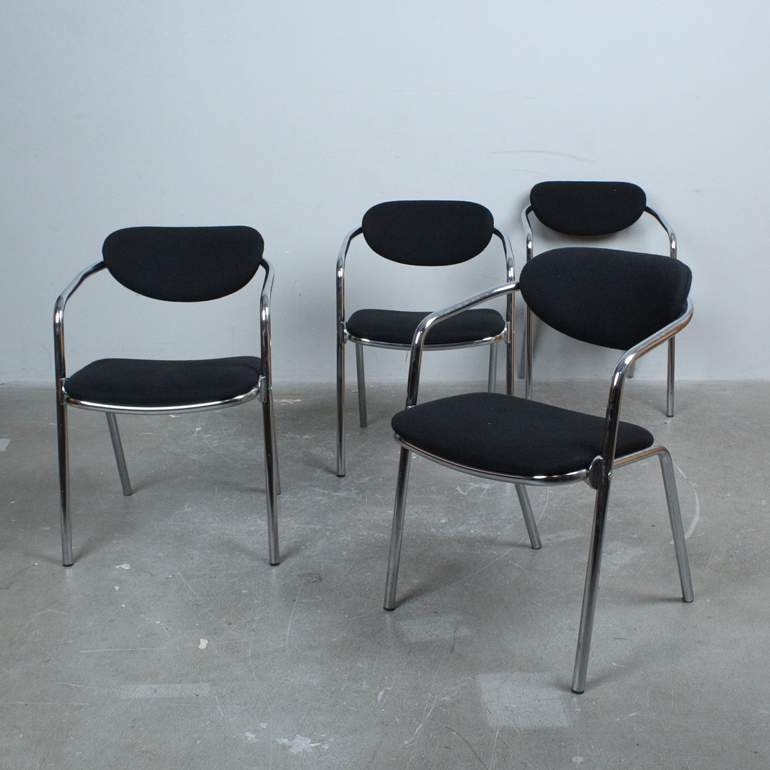 PICOTTI. Vier Stühle/Stapelstühle der 1990er, Italien.