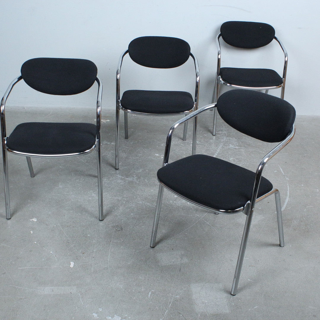 PICOTTI. Vier Stühle/Stapelstühle der 1990er, Italien.