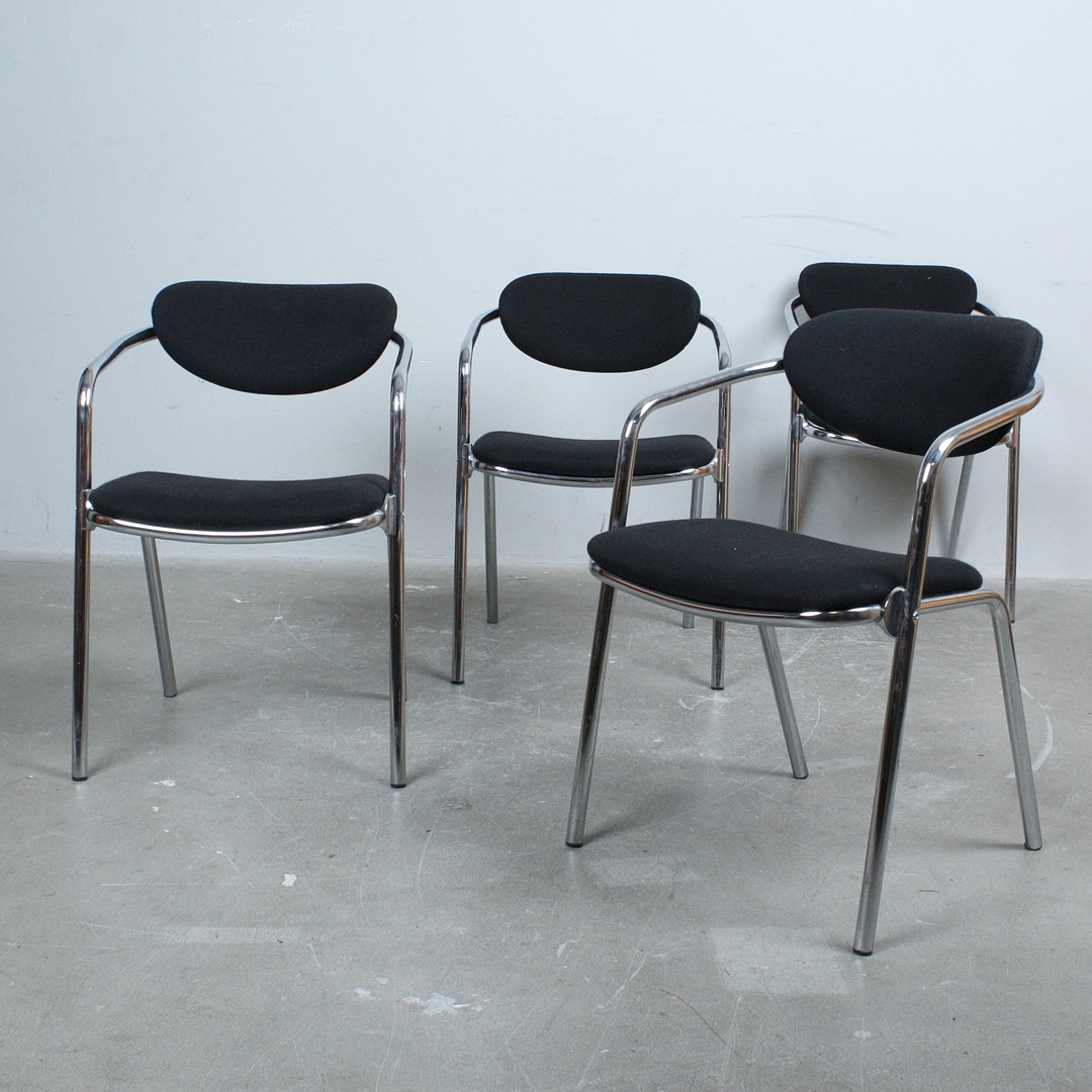 PICOTTI. Vier Stühle/Stapelstühle der 1990er, Italien.