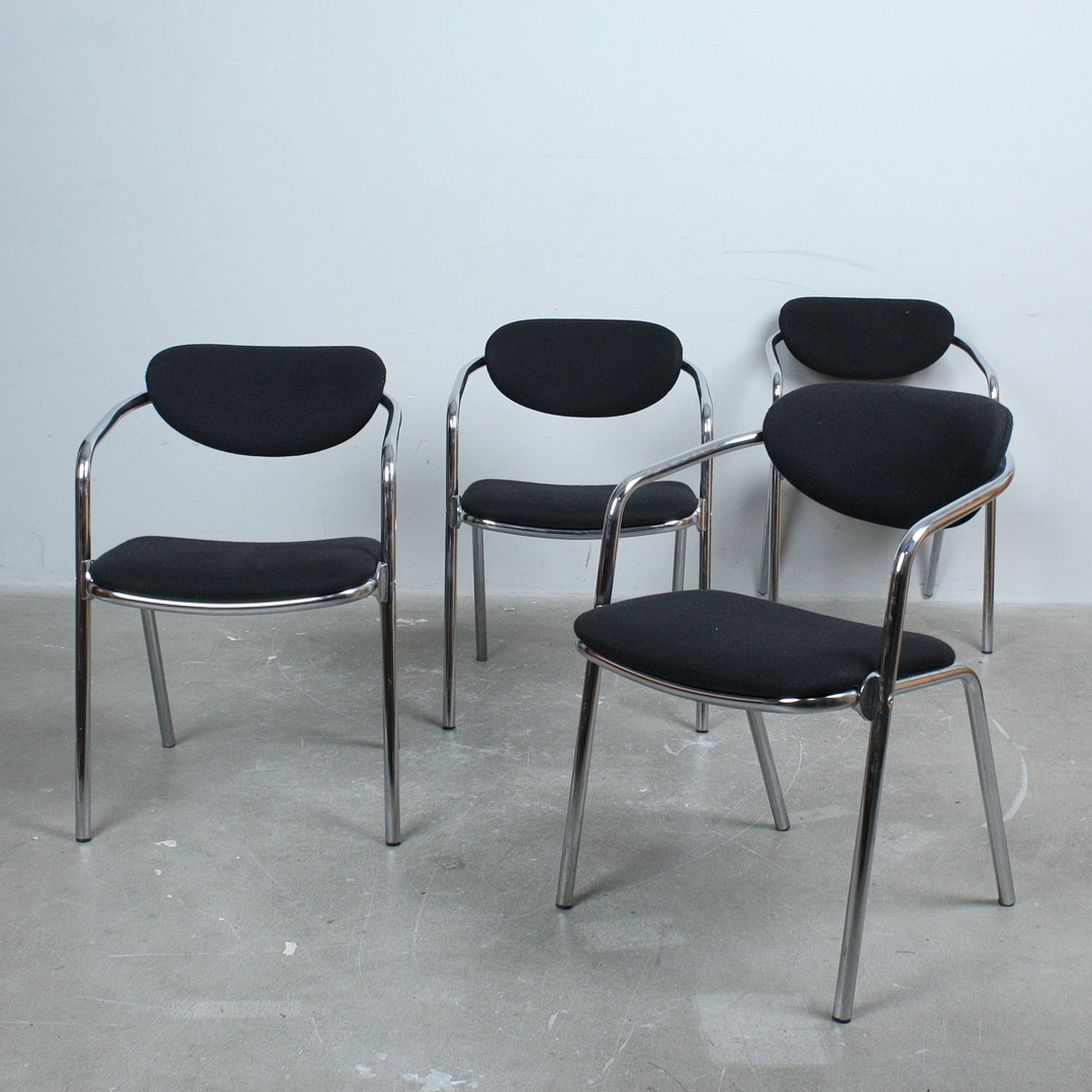 PICOTTI. Vier Stühle/Stapelstühle der 1990er, Italien.