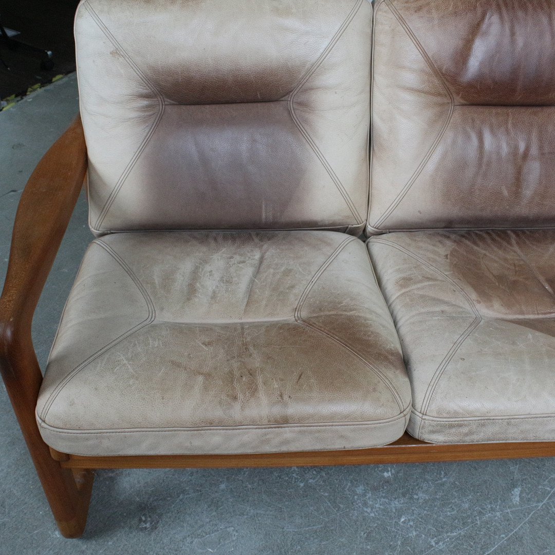 HOLSTEBRO MØBELFABRIK. Sofa / Zweisitzer, Teak, Leder, 1970er, Dänemark.