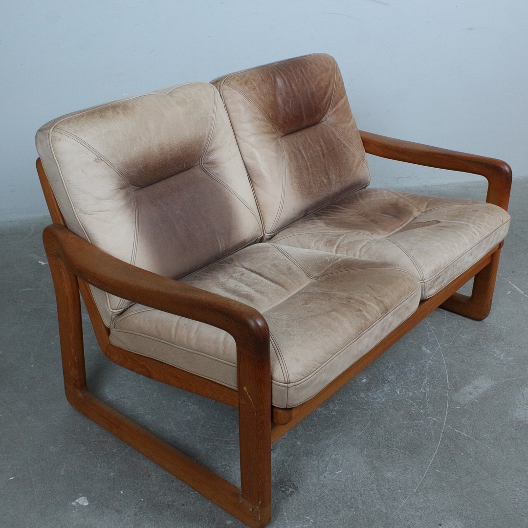 HOLSTEBRO MØBELFABRIK. Sofa / Zweisitzer, Teak, Leder, 1970er, Dänemark.