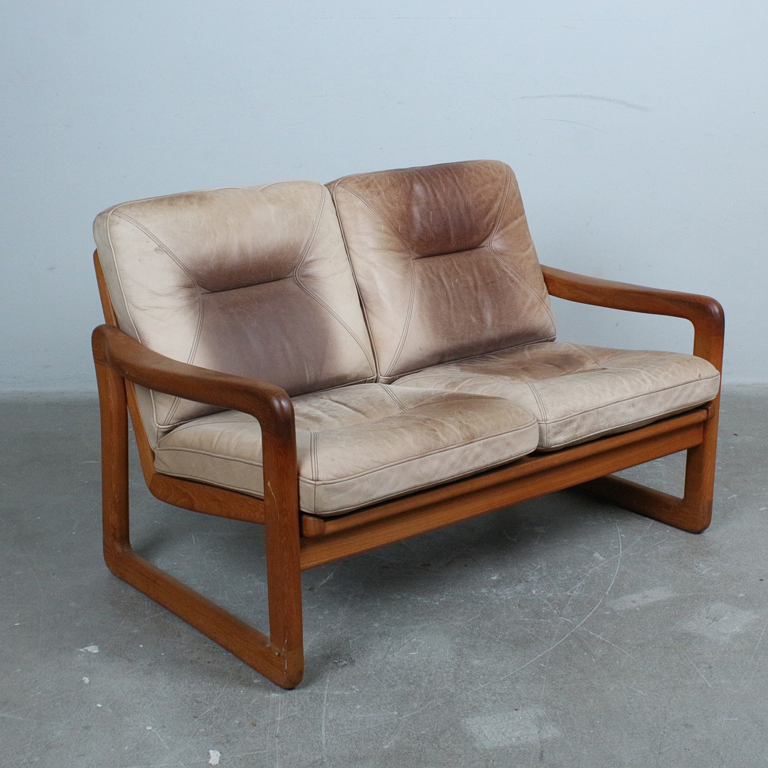 HOLSTEBRO MØBELFABRIK. Sofa / Zweisitzer, Teak, Leder, 1970er, Dänemark.