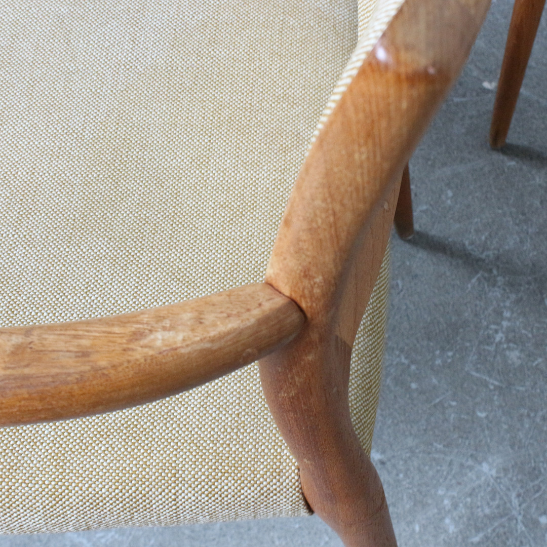 NIELS OTTO MØLLER. J.L. Møller Møbelfabrik. Vier Armlehnstühle, 'Modell 65'. Teak, Stoff, 1960er, Dänemark.