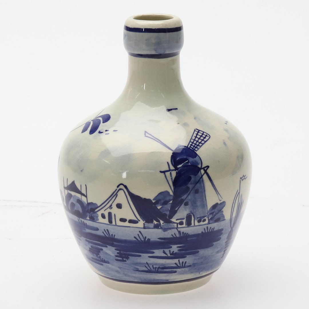 VAS och VÄDERKVARN. Handmålat porslin, Delft, Holland, 1900-tal.