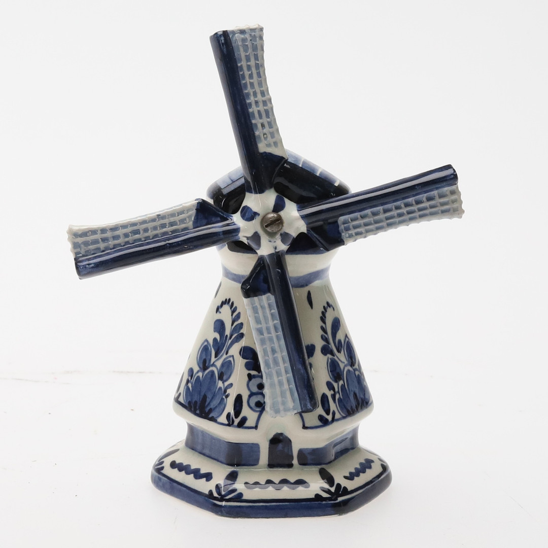VAS och VÄDERKVARN. Handmålat porslin, Delft, Holland, 1900-tal.
