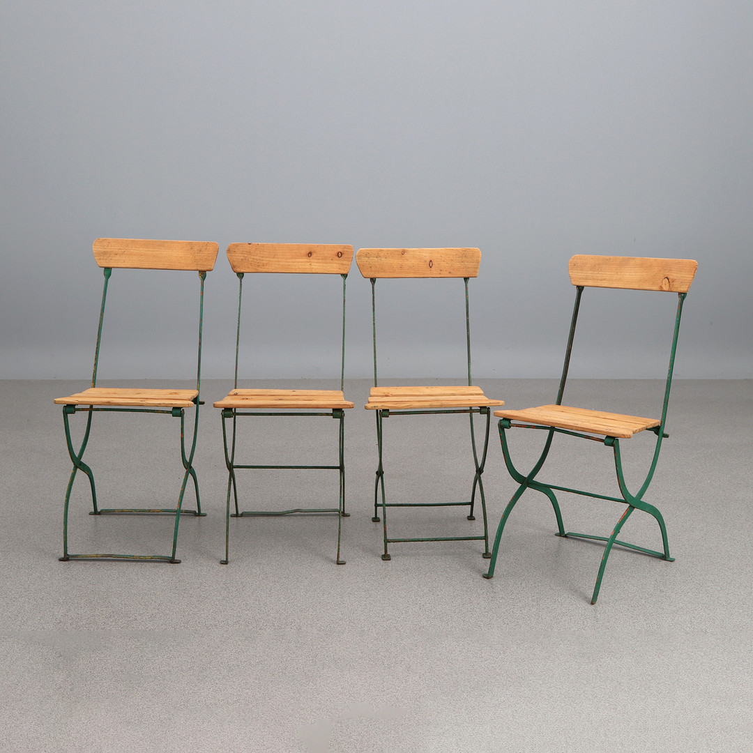 TRÄDGÅRDSSTOLAR, 2+1+1 ST, SNARLIKA. Grönlackerat smide med träribbor, 1960/70-tal.