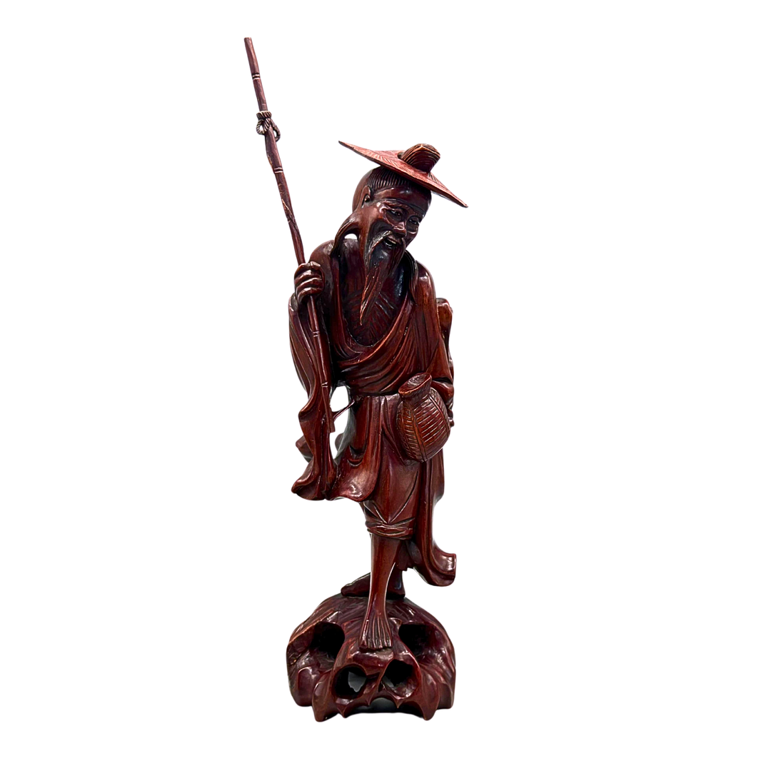 HANDGESCHNITZTE HOLZFIGUR EINES ASIATISCHEN FISCHERS.