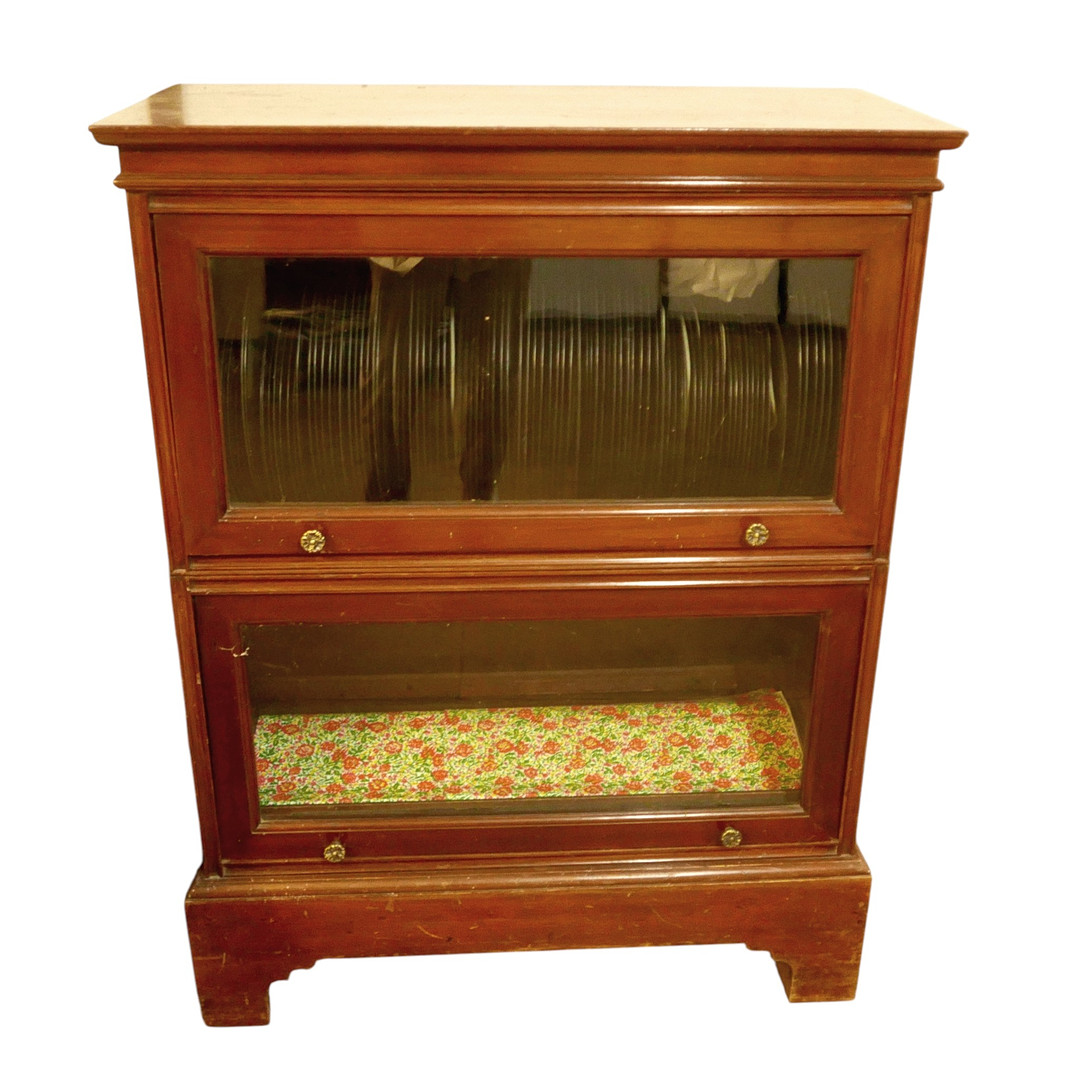 AN EARLY 1900'S TWO SECTION MAHOGANY STACKING RECORD CABINET.
