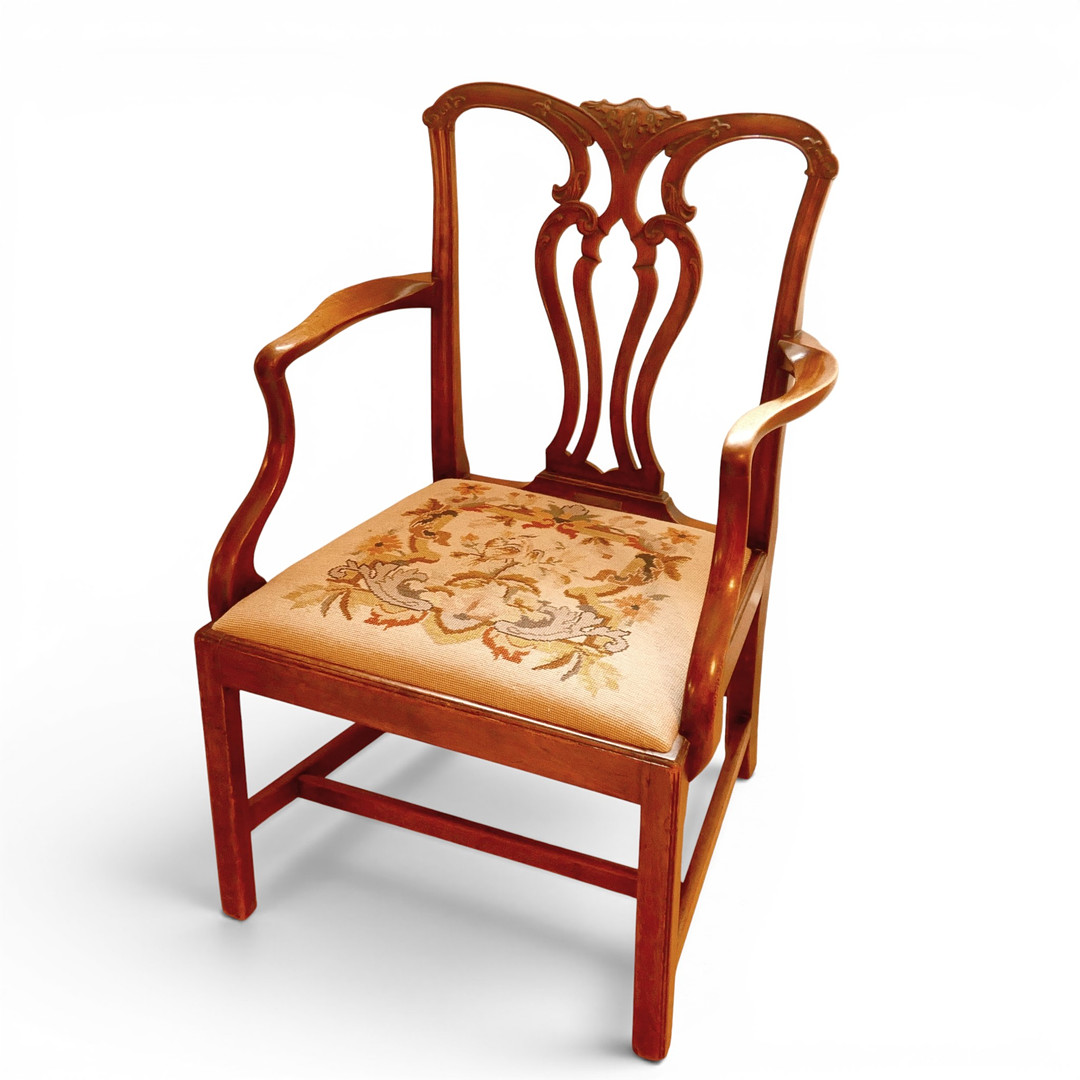 A GEORGIAN MAHOGANY ELBOW CHAIR.