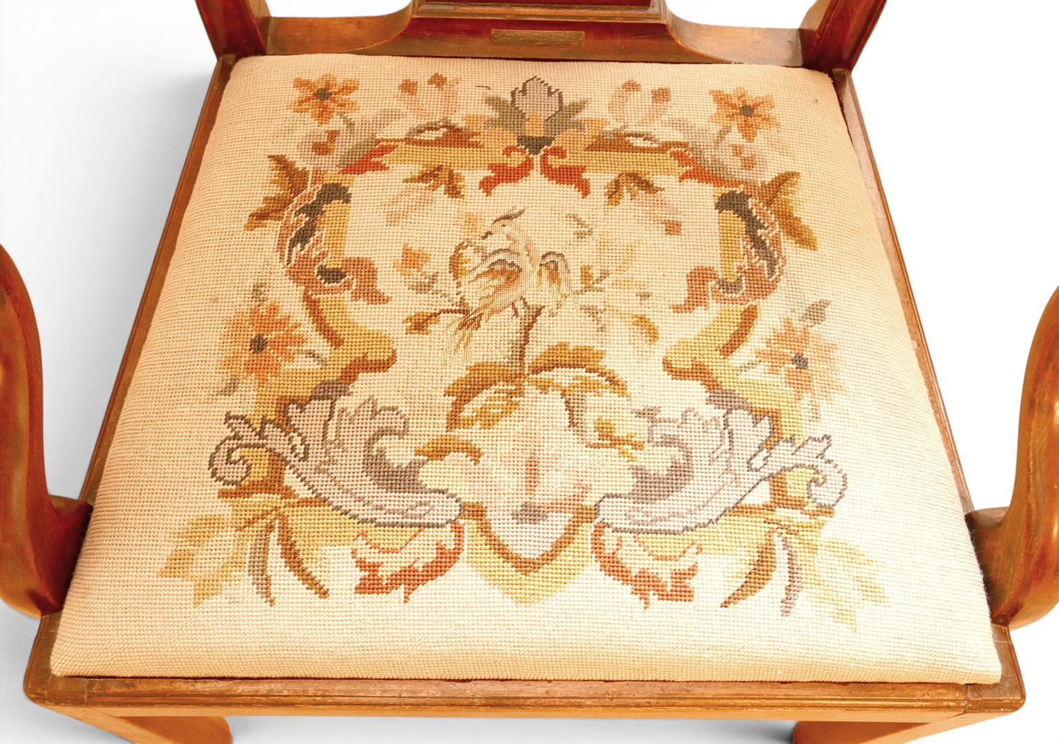 A GEORGIAN MAHOGANY ELBOW CHAIR.