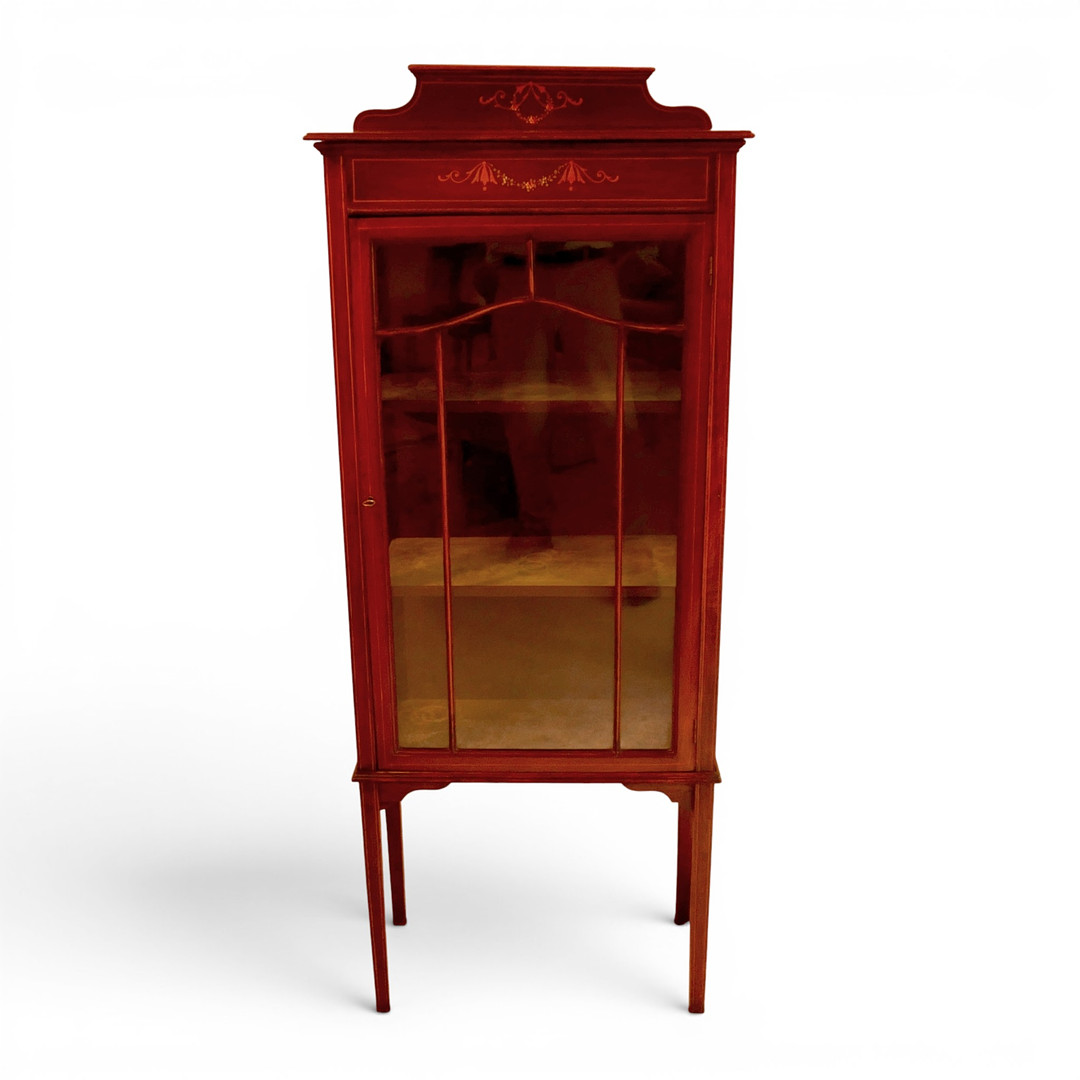 AN EDWARDIAN MAHOGANY DISPLAY CABINET.