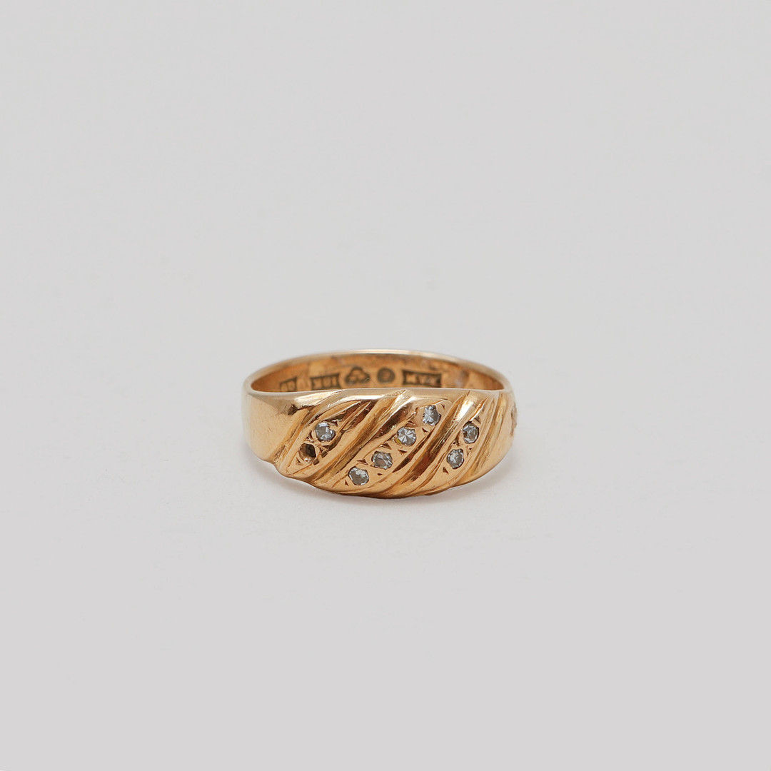 RING, 18k guld, diamanter, vikt ca 6 gram.