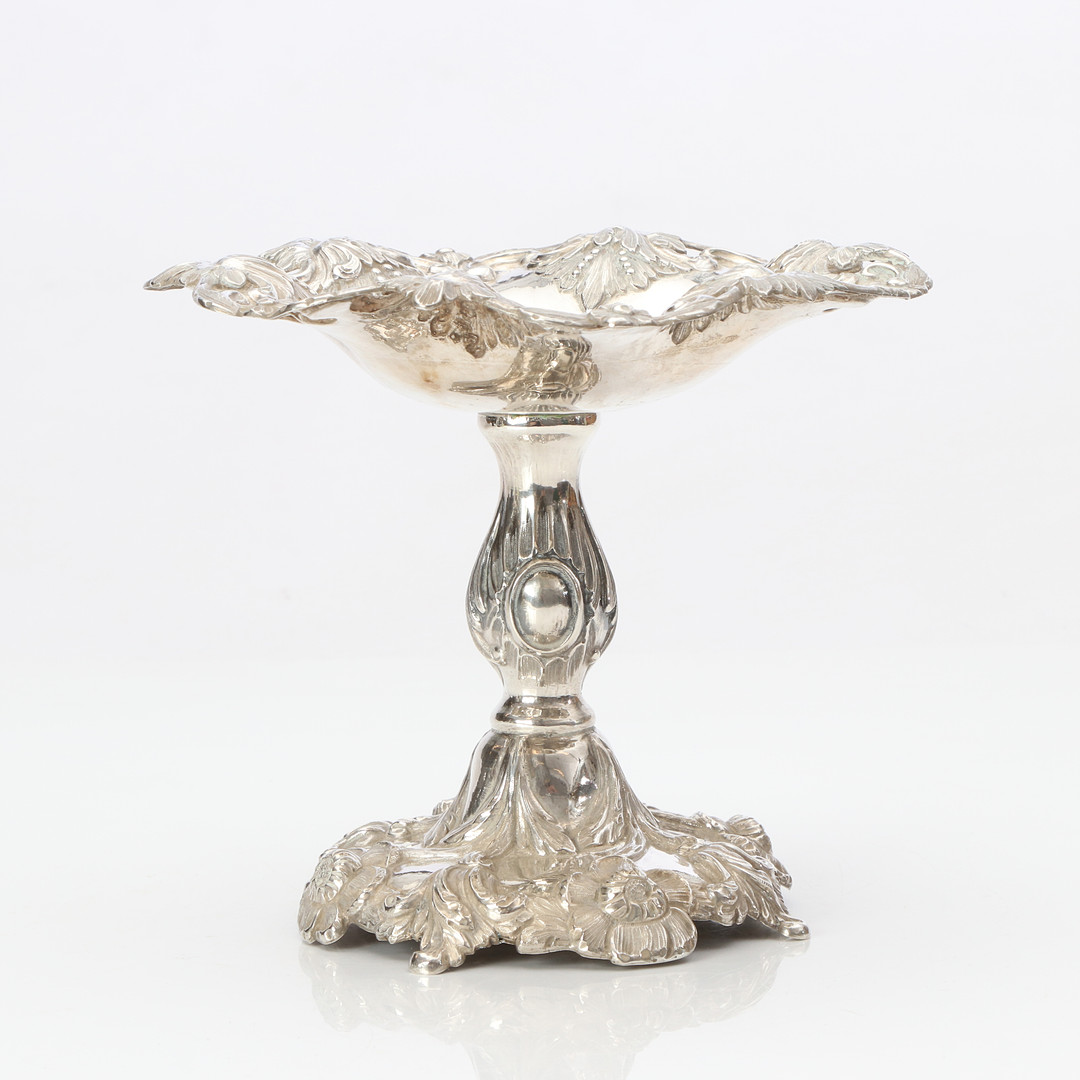 VISITKORTSSKÅL, NYROKOKO. Silver, Otto Wilhelm Kjellberg, Västerås 1875, vikt ca 242 gram.
