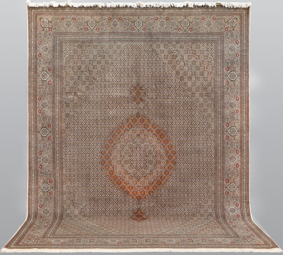 MATTA. Täbriz part silk fine s.k 50 radj ca 500.000 knutar / kvm, 350 x 250 cm.