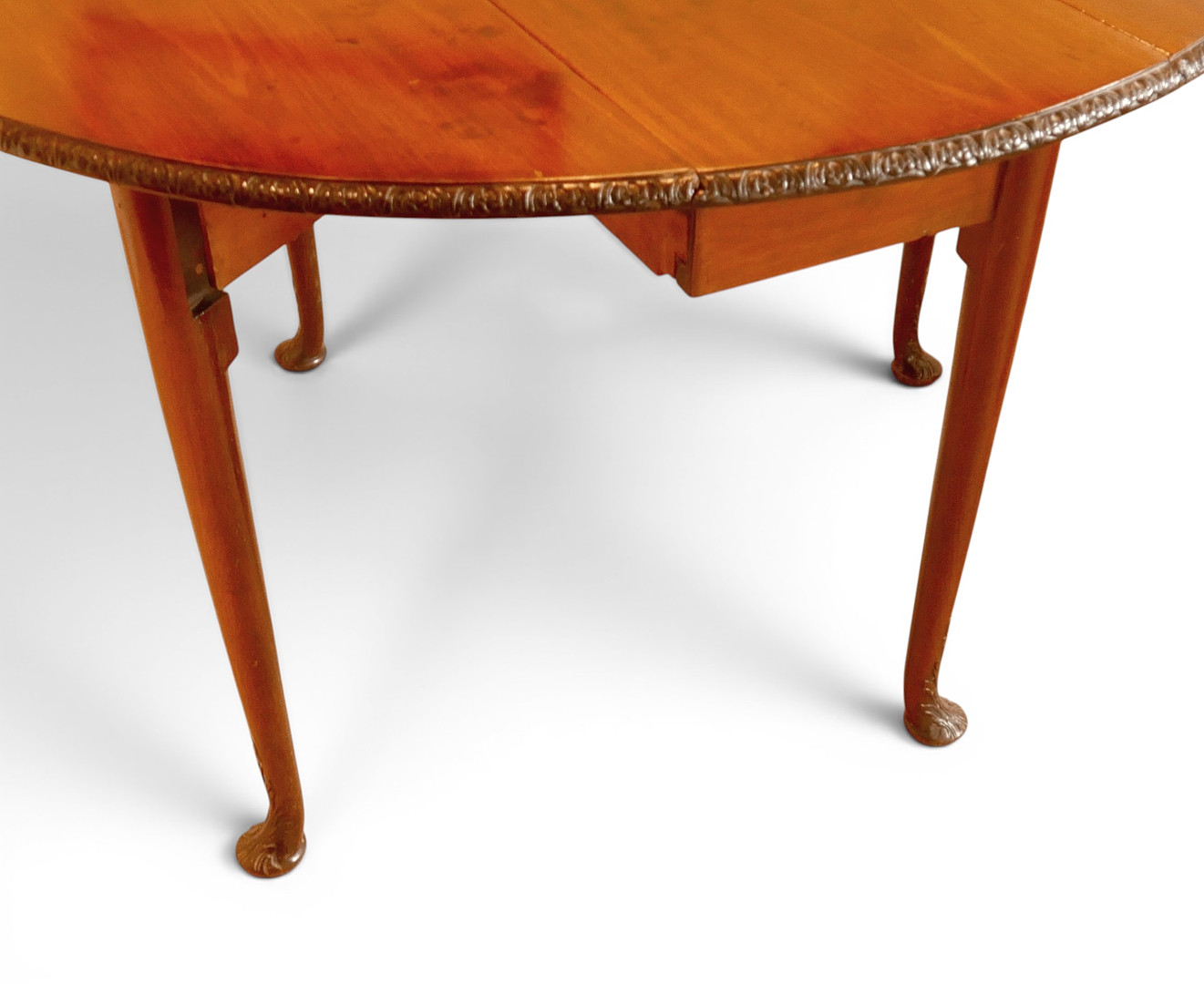 A GEORGIAN MAHOGANY GATELEG TABLE.