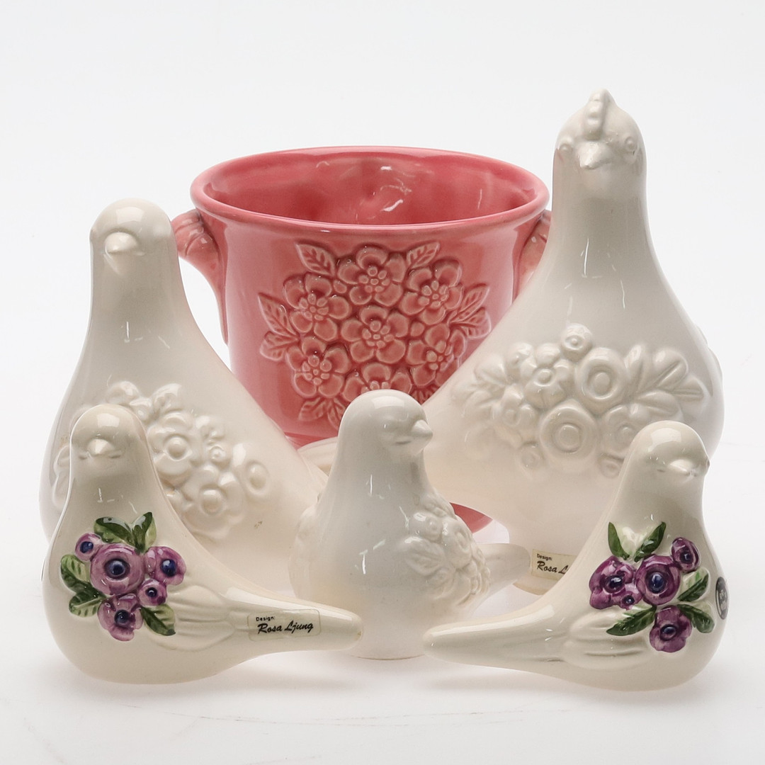 FIGURINER samt YTTERFODER. 5+1 delar. Porslin, Rosa Ljung, 1900-talets andra halva.