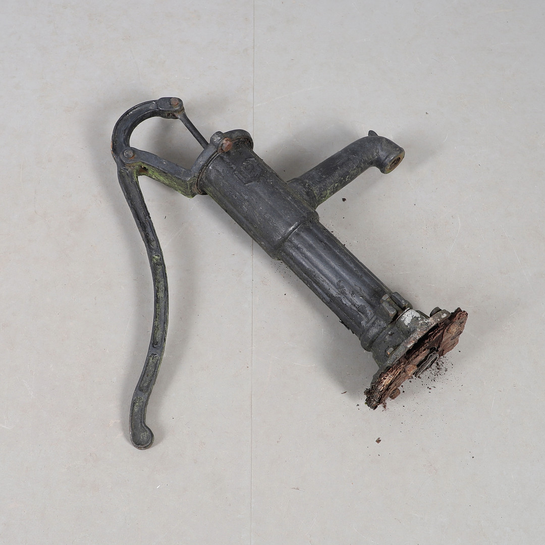 CAST IRON WATER PUMP.