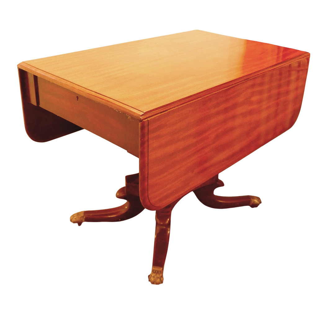 A 19TH CENTURY MAHOGANY PEMBROKE TABLE.