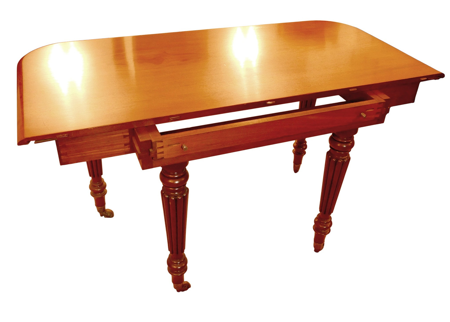 A LARGE 19TH CENTURY MAHOGANY DINING TABLE IN THE GILLOWS STYLE.