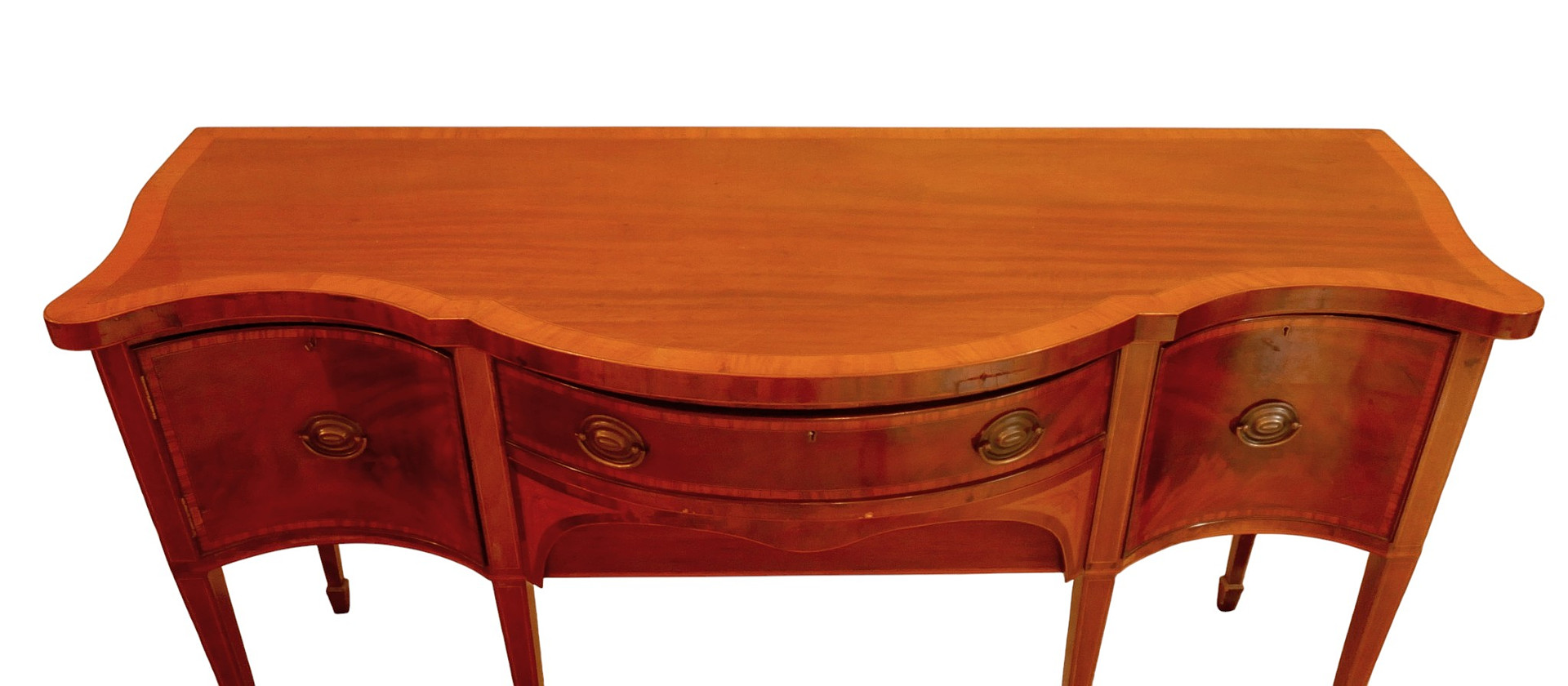 AN EDWARDIAN GEORGIAN STYLE SERPENTINE SIDEBOARD.