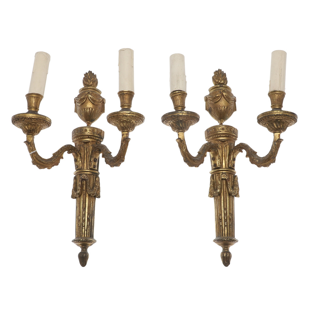 A PAIR OF FRENCH TWIN-BRANCH GILT BRASS WALL LIGHTS.