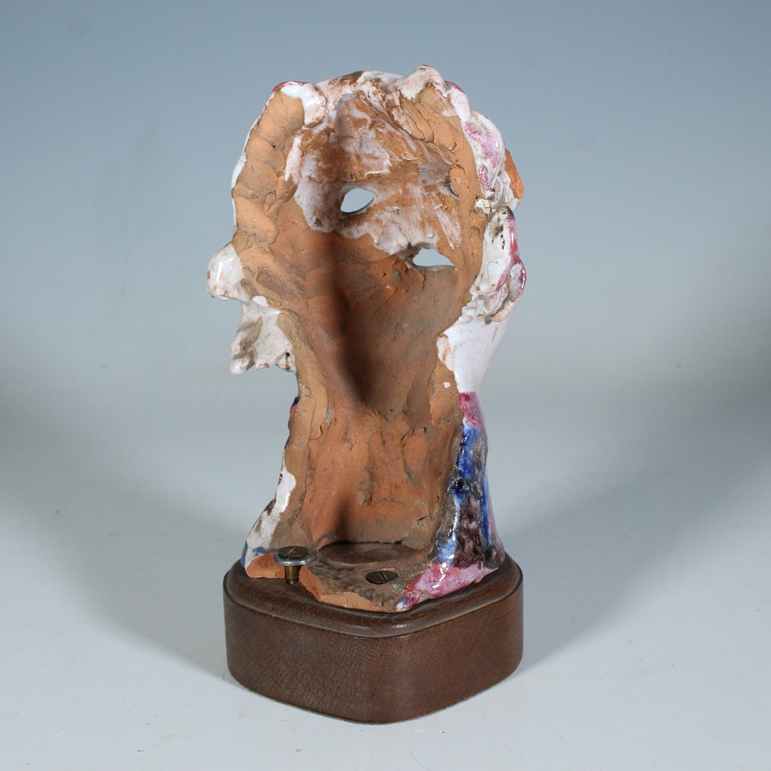 UNBEKANNTER KÜNSTLER. ZUGESCHRIEBEN. Tonskulptur, '' Schöner Narr '' um 1930.