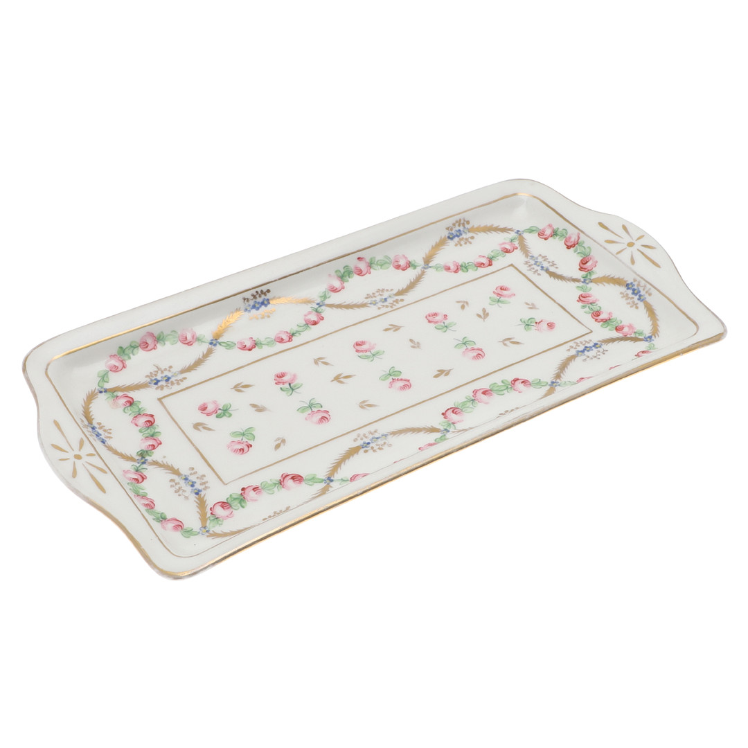 A 20TH CENTURY MEISSEN TWO-HANDLED TRAY.