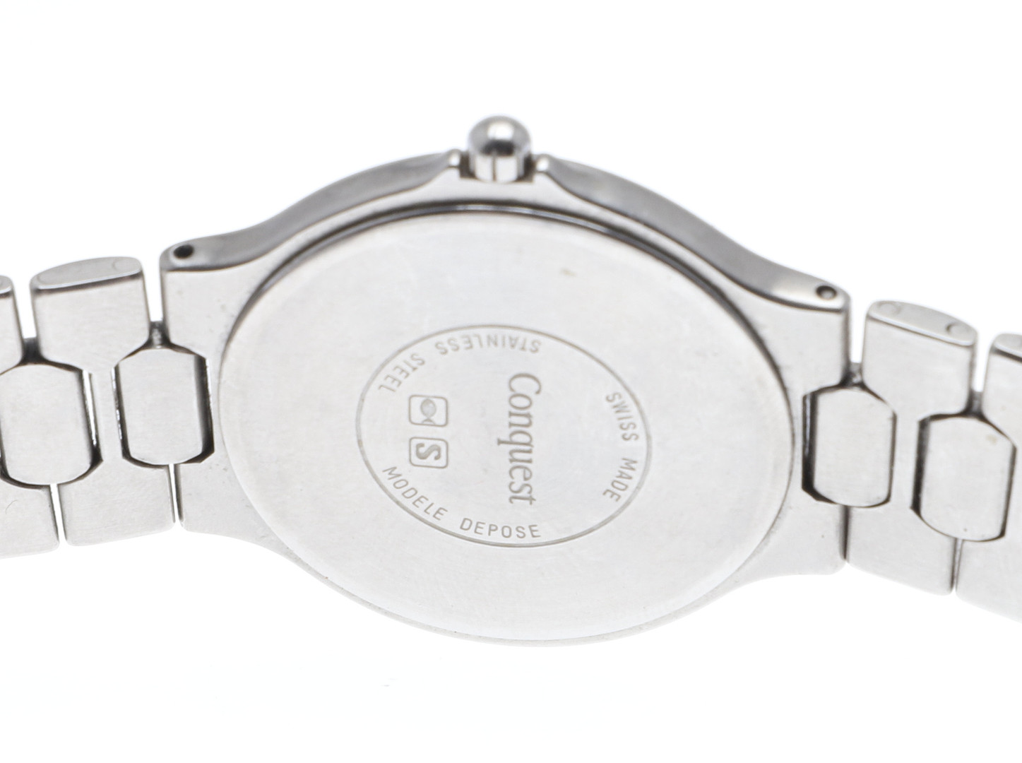 A GENTLEMAN'S STAINLESS STEEL CONQUEST WRISTWATCH BY LONGINES.