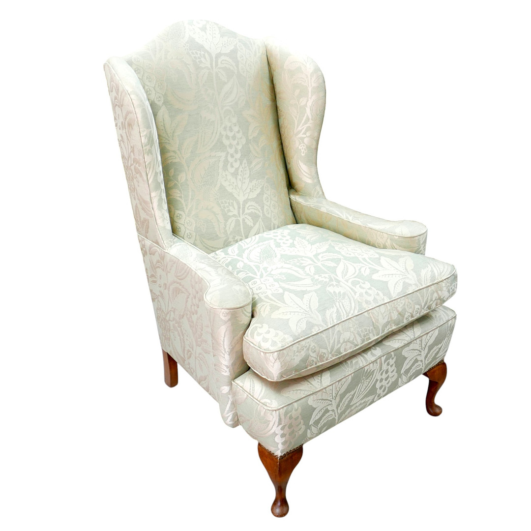 A 20TH CENTURY WING BACK ARMCHAIR.
