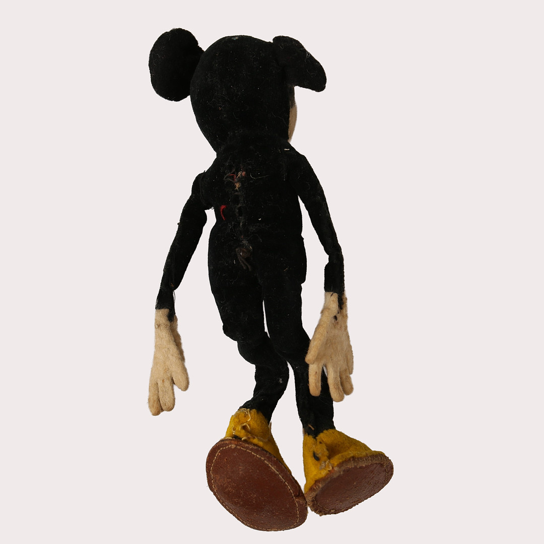 "OSCAR THE DOG" Hans Bölling för ARCHITECT MADE, Danmark, design år 1953. Samt Musse Pigg 1930-tal.