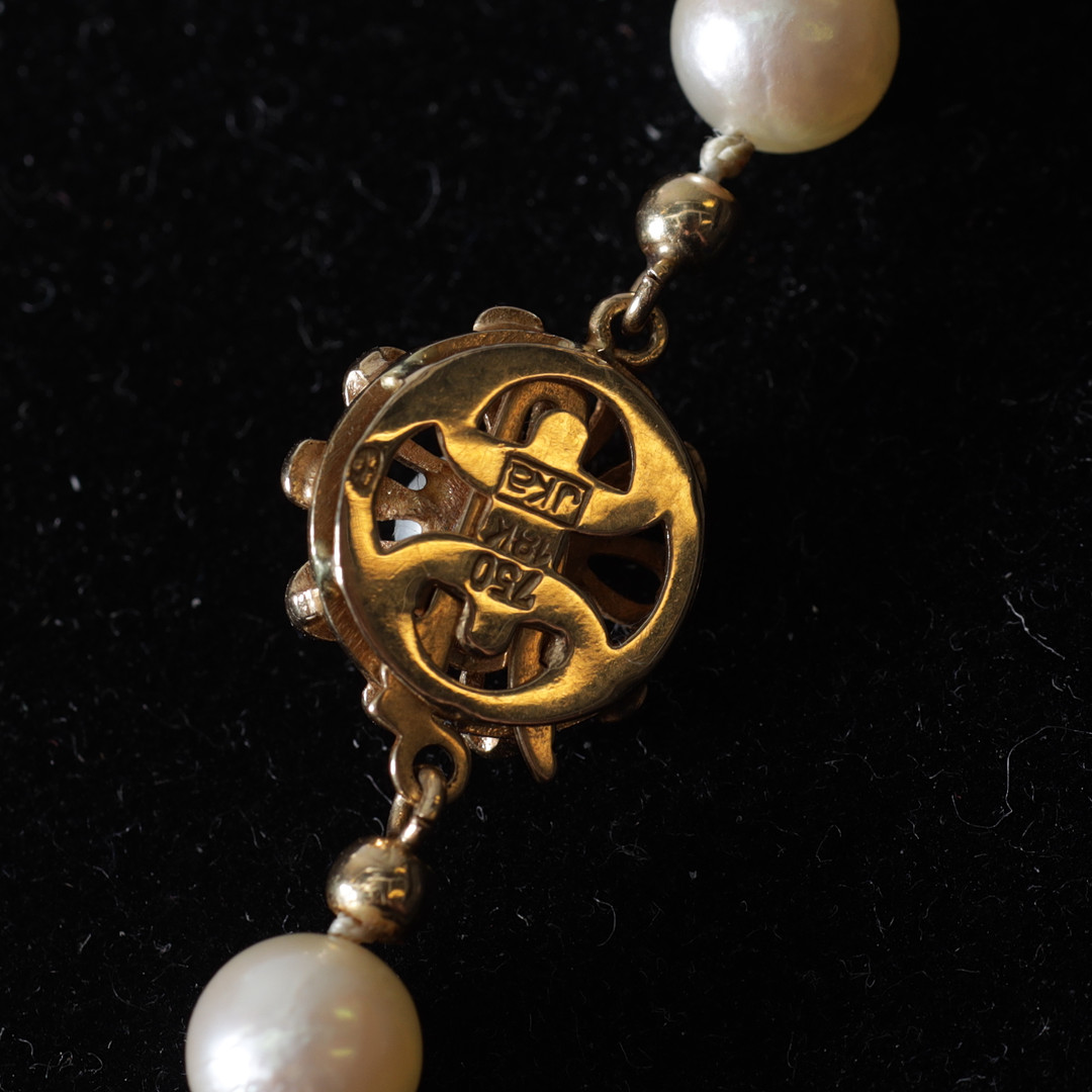 PÄRLCOLLIER, lås i 18K guld, JKa.