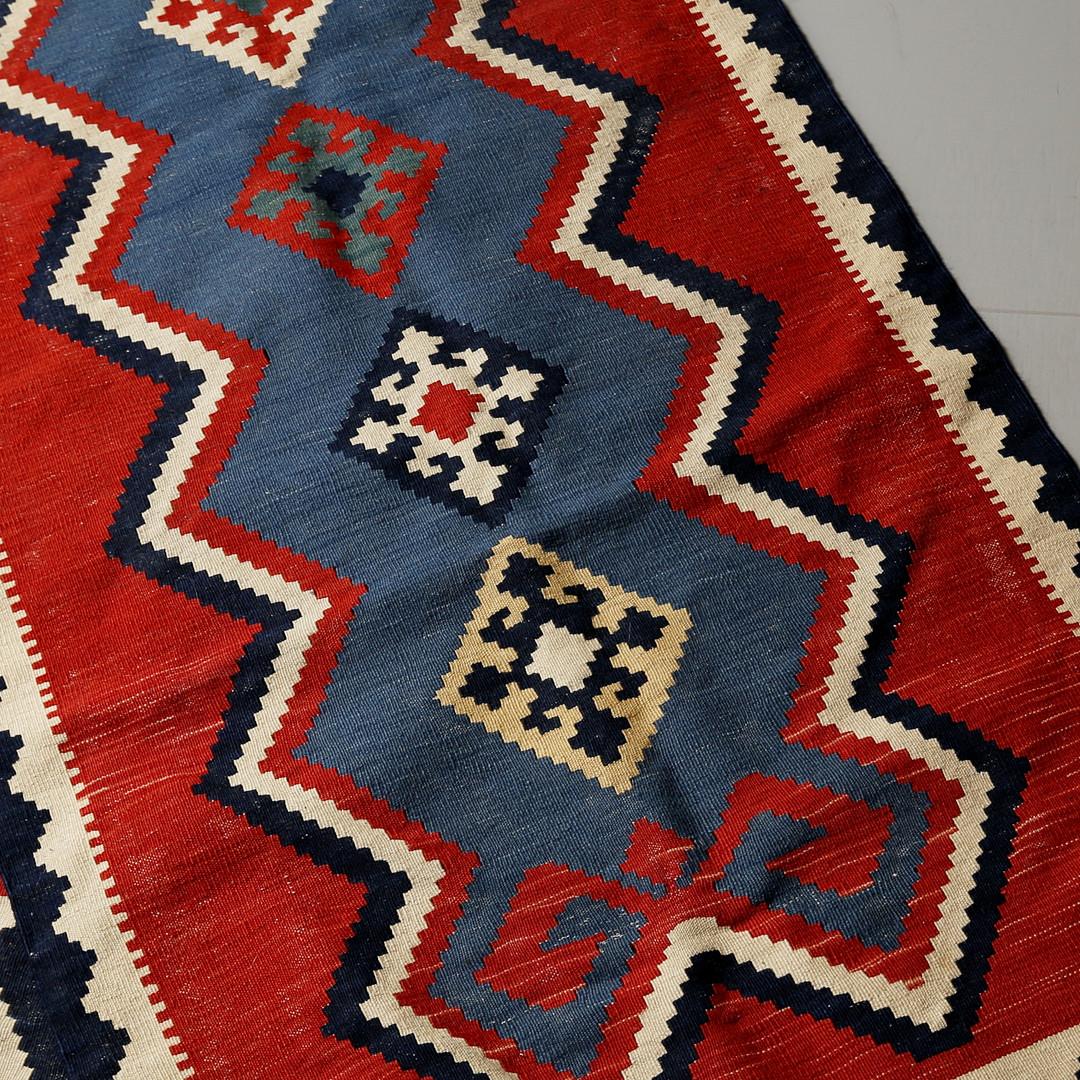 TEXTIL, Kelim. 83 x 245 cm.