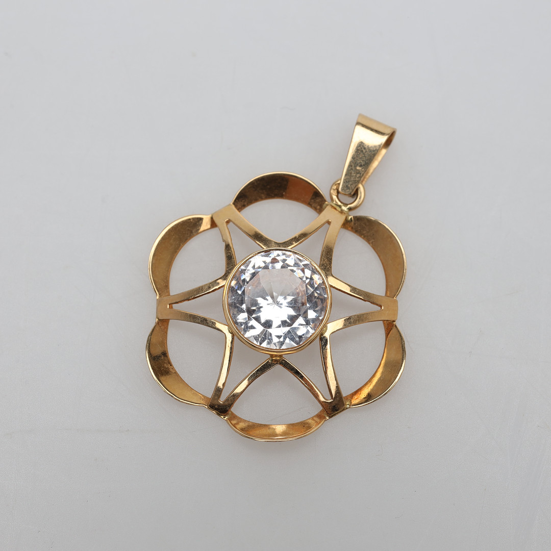 HÄNGE, 18K guld, bruttovikt ca 2,5 gram.