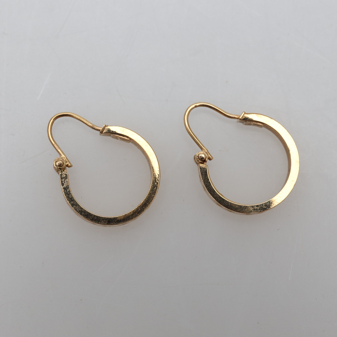ÖRHÄNGEN ett par, 18K guld, vikt ca 1,2 gram.
