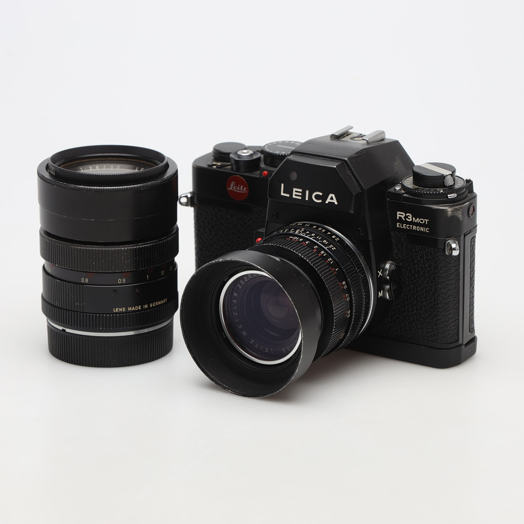 KAMERA samt OBJEKTIV, Leica R3mot Electronic, Leitz Wetzlar.