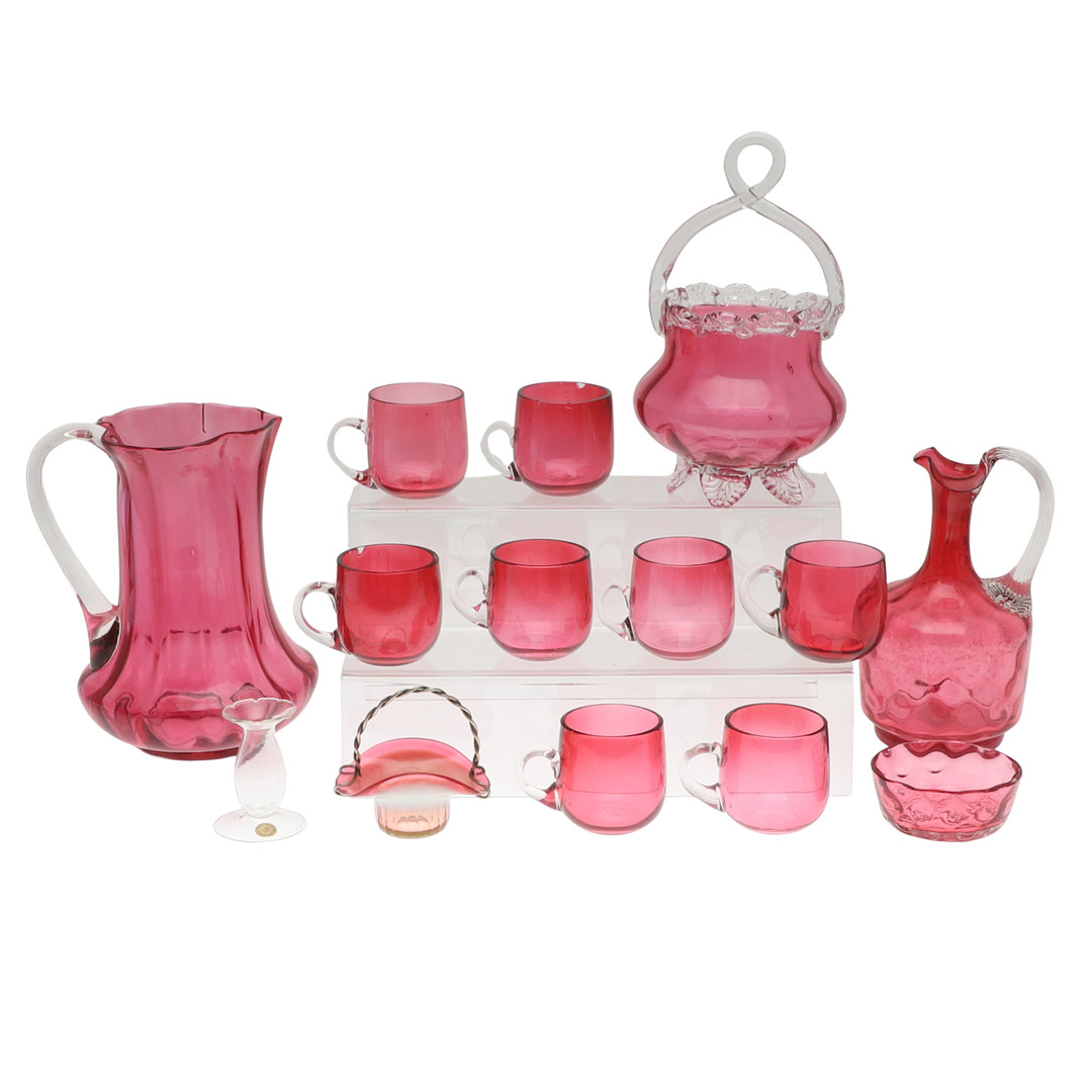 A MIXED LOT OF CRANBERRY GLASS PIECES.