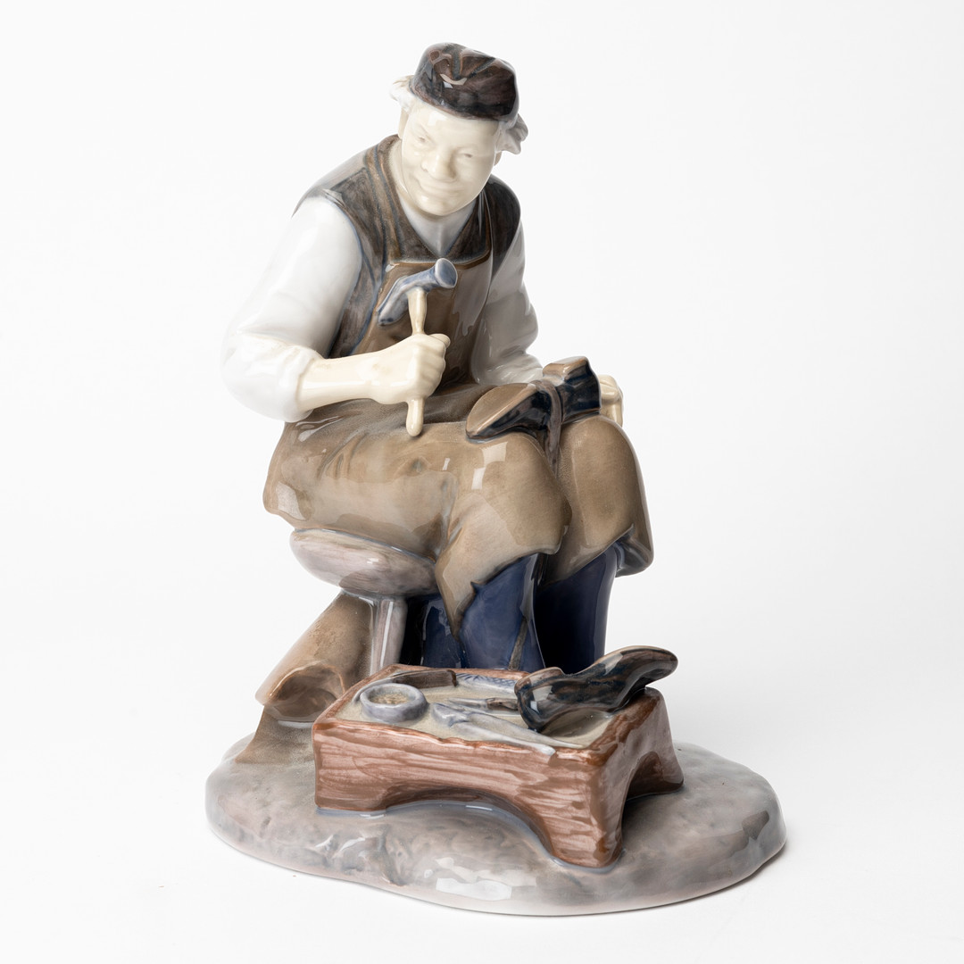 FIGURIN, porslin, Skomakare, nr 2228, Bing & Gröndahl, Danmark.