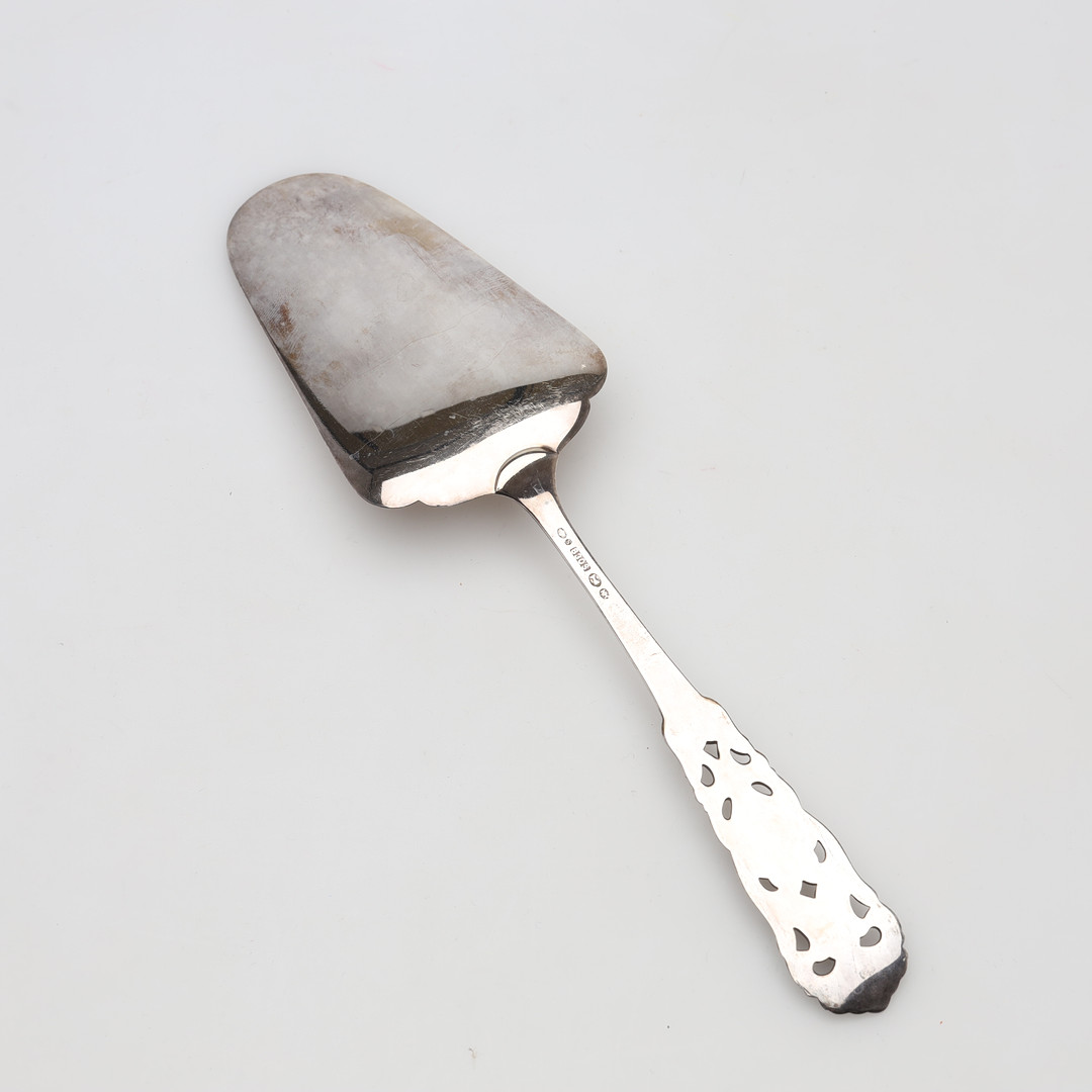 TÅRTSPADE, silver, vikt ca 49 gram.