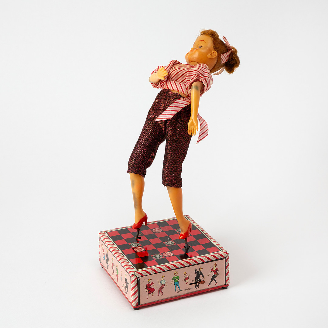 MEGO CORP. "Peppermint twist doll", plåt och plast, 1960-tal.