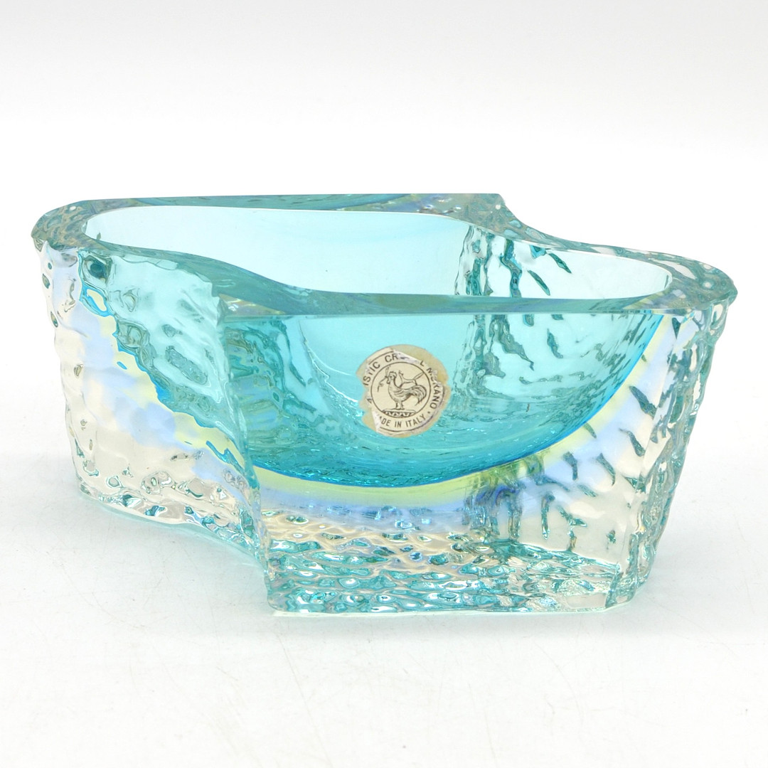 ALESSANDRO MANDRUZZATO. MURANO DESIGNERSCHALE, BUCELLA CRISTALLI, STUDIOGLAS, SOMMERSO UND BUGNATO, STRUKTUROBERFLÄCHE, ITALIEN, UM 1960ER JAHRE, MIT STUDIOETIKETT.