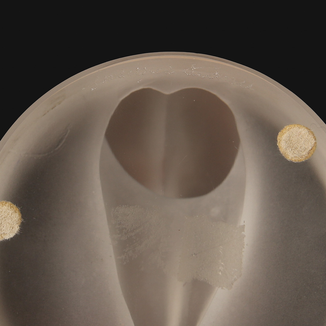 LALIQUE, kylarprydnad, opaliserande glas. "Chrysis", skapad av Rene Lalique år 1931. Detta ex, är tillverkat efter år 1946.