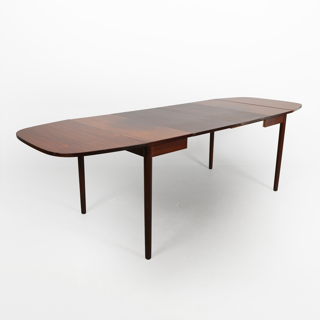 Dansk design. Spisebord af palisander med udtræk og klapper, 1960'erne (3).